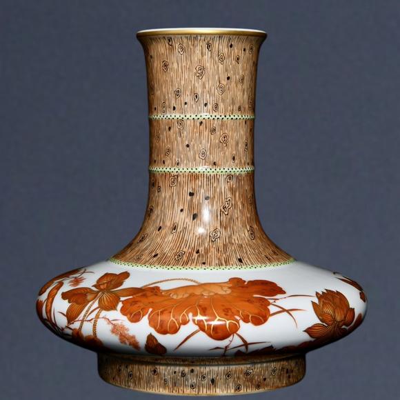 東京蕓術(shù)清雍正 木紋釉礬紅描金荷花紋扁肚瓶