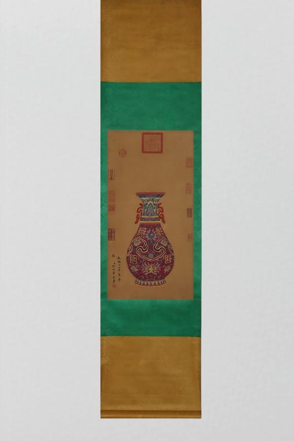 東京蕓術(shù)清乾隆 琺瑯彩趴花八卦轉(zhuǎn)心瓶