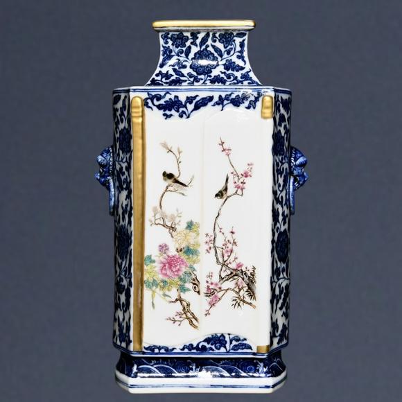 東京蕓術(shù)清乾隆 青花粉彩花鳥(niǎo)紋獸頭瓶