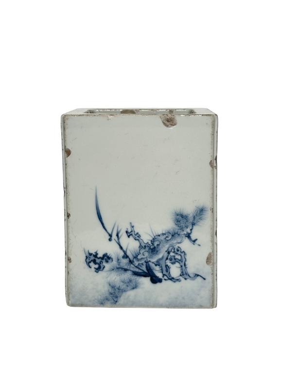 Castle AuctionA Chinese blue and white figure brush holder, Republic Pr.