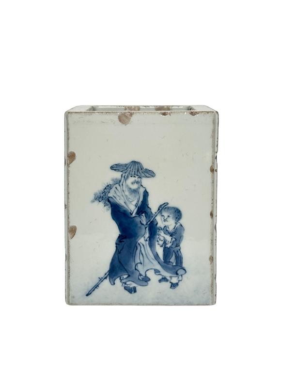 Castle AuctionA Chinese blue and white figure brush holder, Republic Pr.