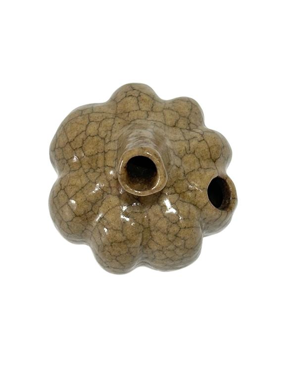 Castle AuctionA Chinese guan ware water drop, Ming Dynasty Pr. 