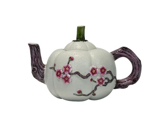 Castle AuctionA Chinese rare shape of porcelain teapot, Qian Long Pr. 