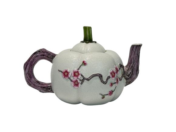 Castle AuctionA Chinese rare shape of porcelain teapot, Qian Long Pr. 