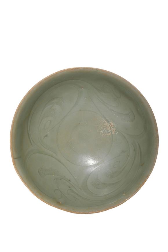 Castle AuctionA Longquan Celadon Bowl, 13th–14th C Pr.