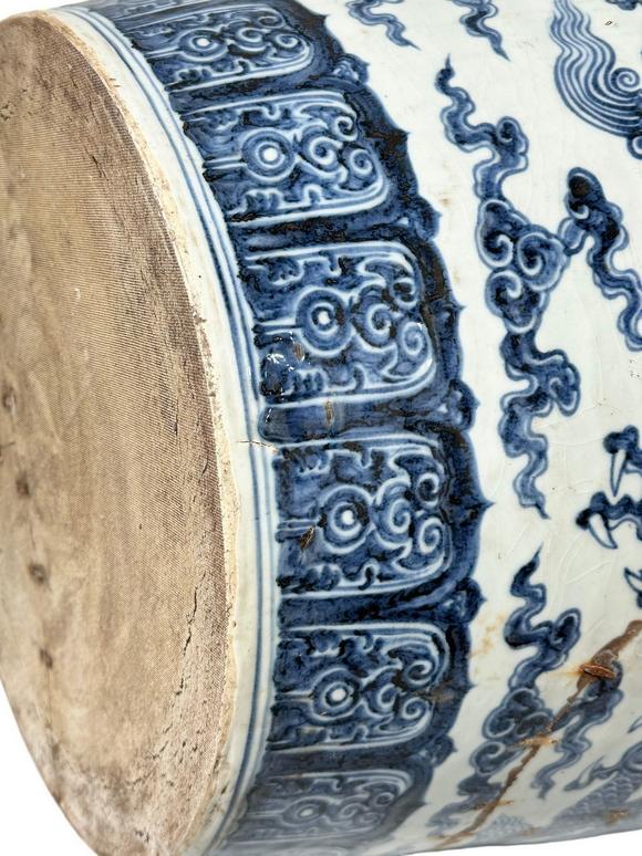 Castle AuctionAn extra large size of Blue-and-white jar with cloud-dragon patterned, Ming Dynasty Pr. 