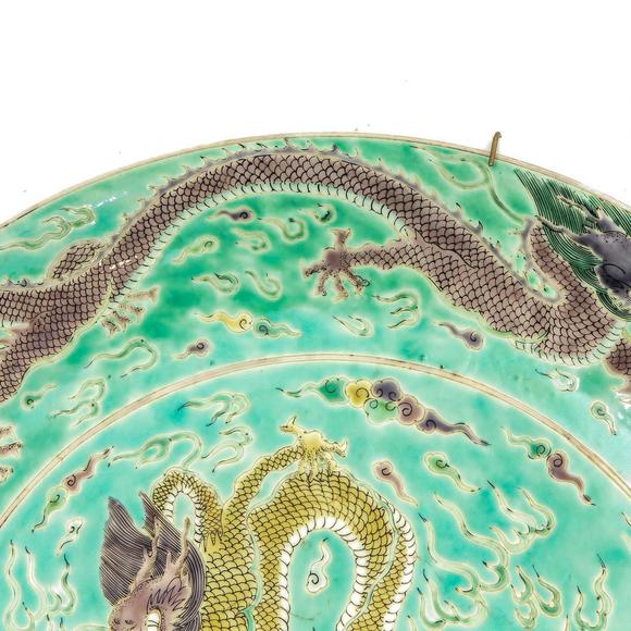 Castle AuctionA dragon decor charger