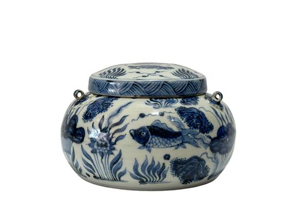 Castle AuctionA Chinese rare shape Blue and white jar with fish and algae patterns, Ming Dynasty Pr.  