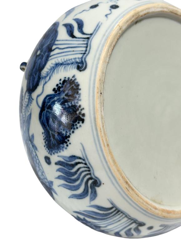 Castle AuctionA Chinese rare shape Blue and white jar with fish and algae patterns, Ming Dynasty Pr.  