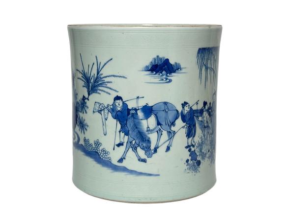 Castle AuctionBlue and white figure brush holder, Ming Dynasty Pr. 