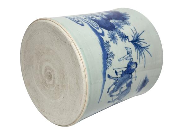 Castle AuctionBlue and white figure brush holder, Ming Dynasty Pr. 