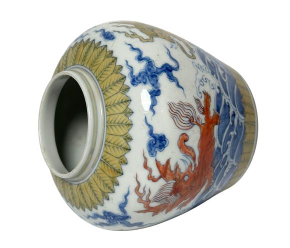 Castle AuctionBlue-and-white doucai jar with scription mark, Ming Dynasty Pr. 