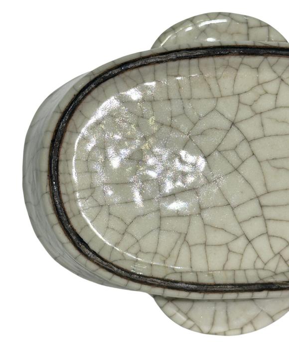 Castle AuctionGe glaze water pot, Ming Dynasty Pr. or earlier.