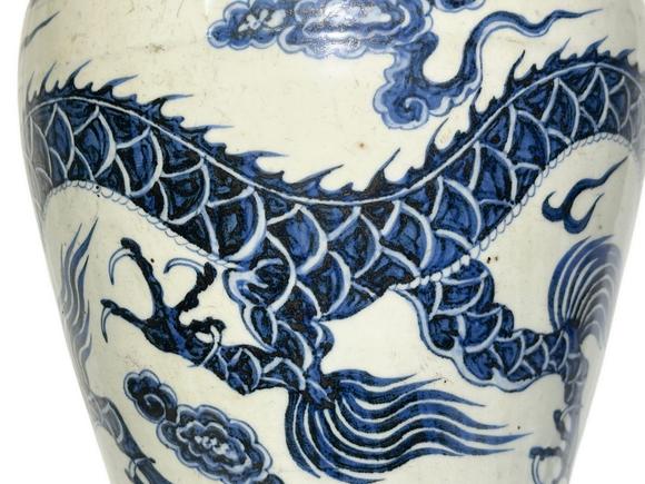 Castle AuctionA Chinese blue-and-white plum vase, Ming Dynasty Pr. 