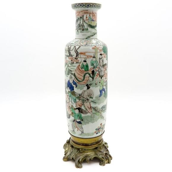 Castle AuctionA Fine 19th Century Famille Verte Rolwagen Vase