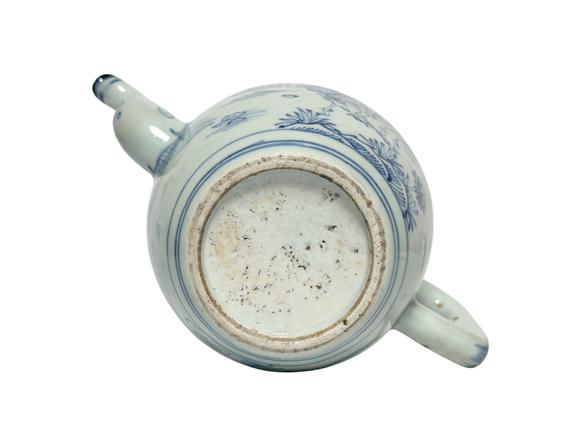 Castle AuctionA Chinese blue-and-white figurine pot, Kang Xi Pr. 