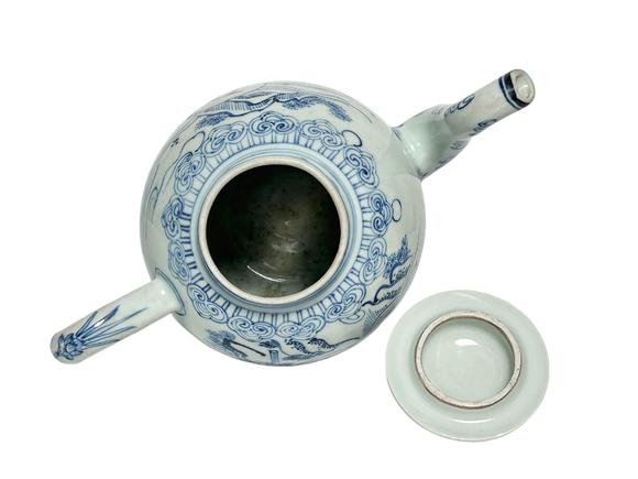 Castle AuctionA Chinese blue-and-white figurine pot, Kang Xi Pr. 