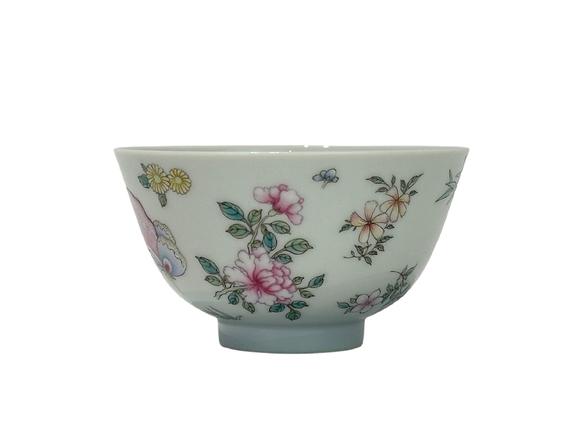 Castle AuctionFamille rose butterfly pattern cup, YongZheng Pr. 