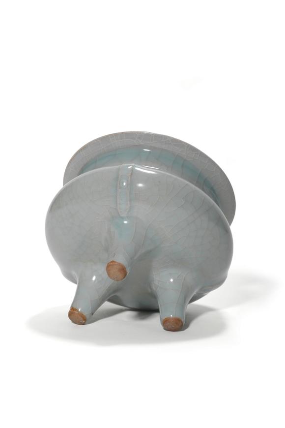 Castle AuctionA Longquan Celadon Tripod Censer, 13th–14th C Pr.