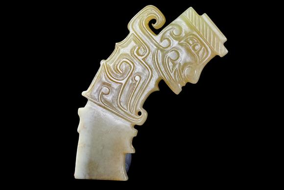Castle AuctionA Jade ornament, 2th- 12th Pr.
