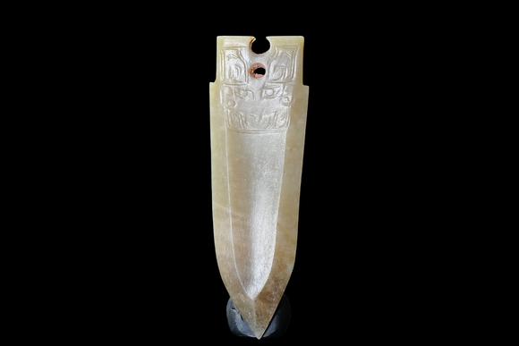 Castle AuctionA Jade ornament, 2th- 12th Pr.