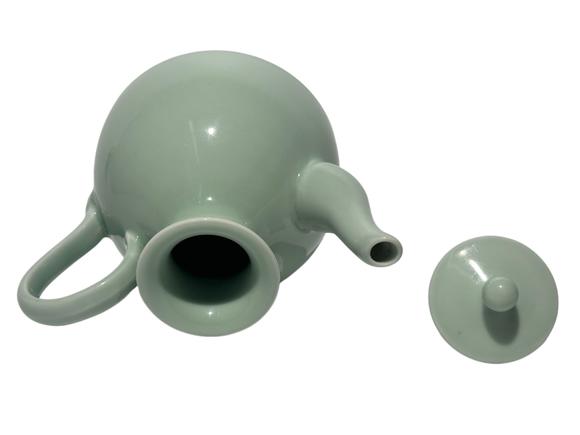 Castle AuctionA Chinese powder-green glazed pot, Qian Long Pr. 