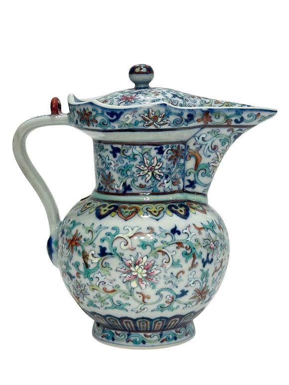Castle AuctionA Chinese docai pot with cover, Qian Long Pr. 