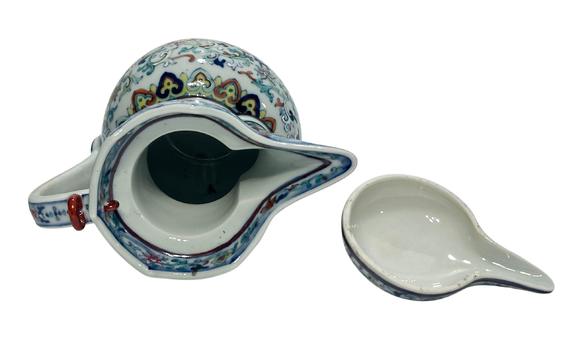 Castle AuctionA Chinese docai pot with cover, Qian Long Pr. 