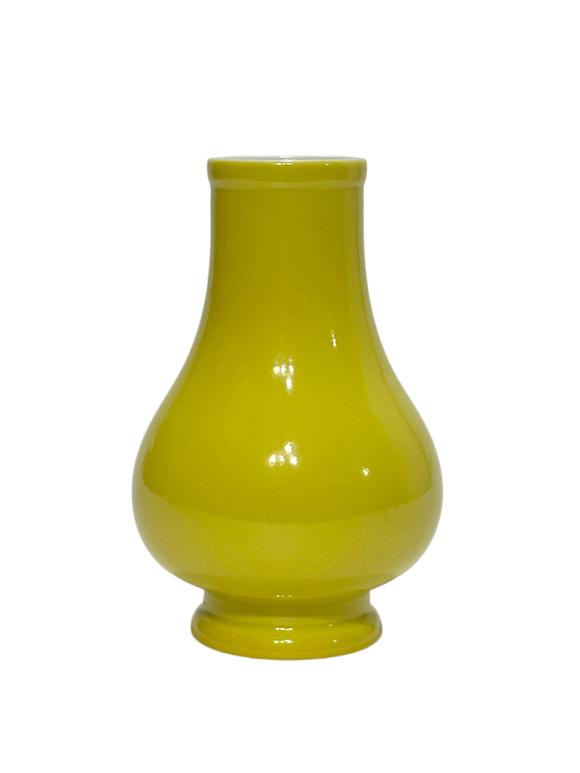Castle AuctionA Chinese Yellow-glazed vase, YongZheng Pr. 