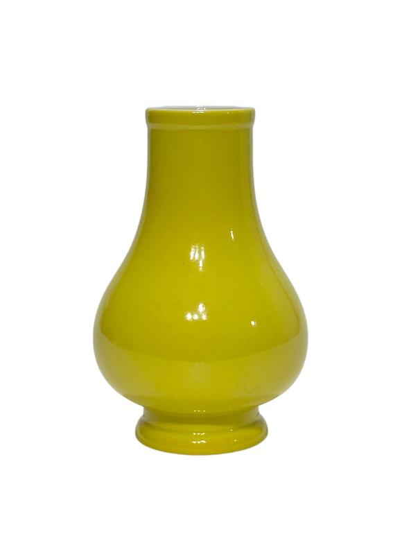 Castle AuctionA Chinese Yellow-glazed vase, YongZheng Pr. 