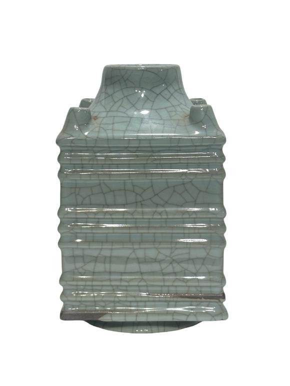 Castle AuctionA Chinese guan ware vase, YongZheng Pr. 