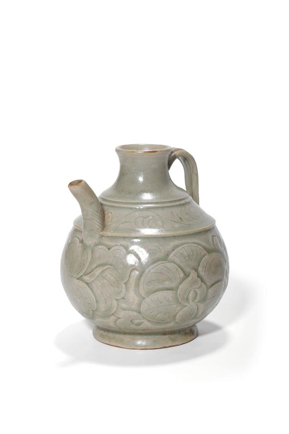 Castle AuctionA Yue Kiln Carved Peony Ewer, 10th–11th C Pr.