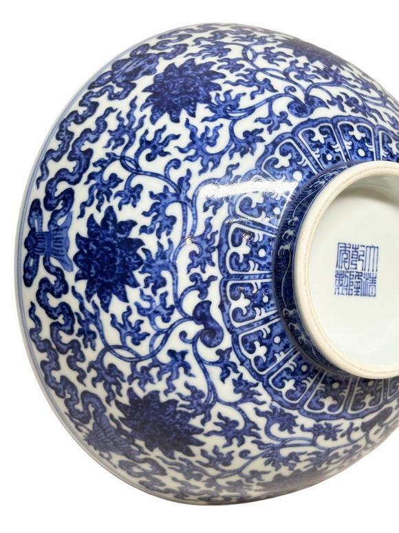 Castle AuctionA Blue-and-white bowl with nice decoration, Qian Long Pr. 