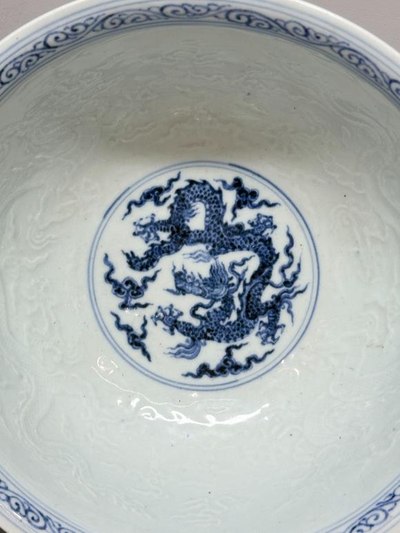 Castle AuctionA large Blue-and-white bowl decorated with sea-water dragon pattern, Ming Dynasty Pr. 