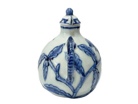 Castle AuctionA Chinese Blue-and-white pot, Ming Dynasty Pr. 