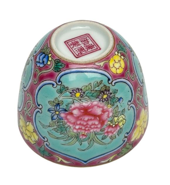 Castle AuctionA rare cup decorated with flower pattern, Kang Xi Pr. 