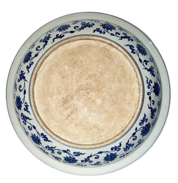 Castle AuctionA Chinese plate of blue-and-white with flower-patterned, Ming Dynasty Pr. 