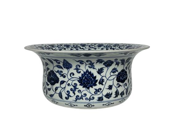 Castle AuctionA Chinese large Blue and white basin, Ming Dynasty Pr. 