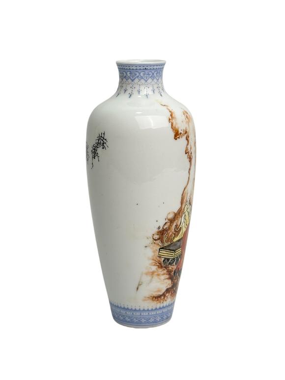 Castle AuctionA Chinese Famille Verte vase, Republic Pr.