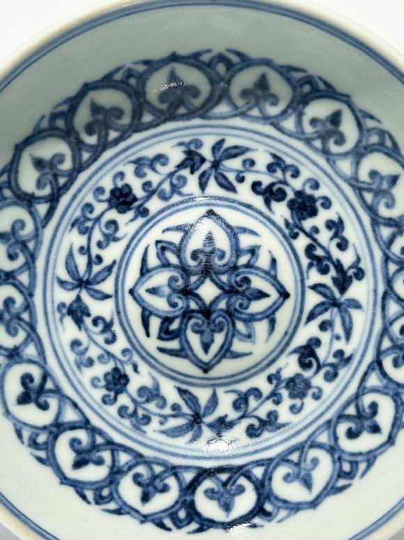 Castle AuctionBlue and white floral flowers cup, Ming Dynasty Pr. 