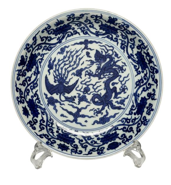 Castle AuctionA dragon and phoenix decorated Blue&White plate, Ming Dynasty Pr. 