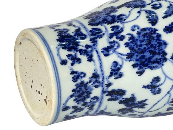 Castle AuctionA Chinese blue-and-white plum vase with entwined lotus patterns, Ming Dynasty Pr. 