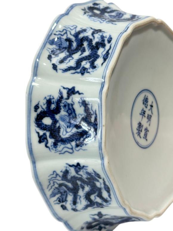 Castle AuctionA Chinese Blue and white dragon pattern water pot, Ming Dynasty Pr. 