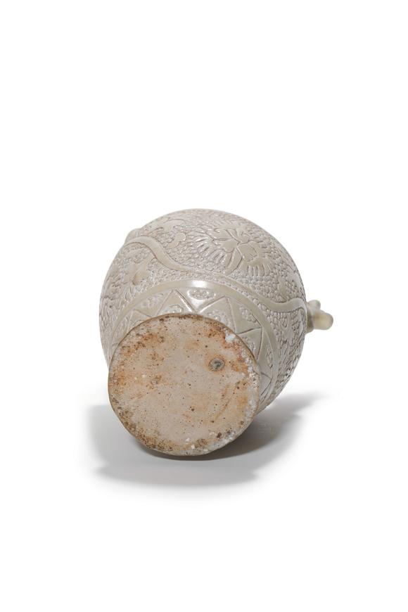 Castle AuctionA Cizhou Kiln Floral Carved Dragon Spout Ewer, 12th–13th C Pr.