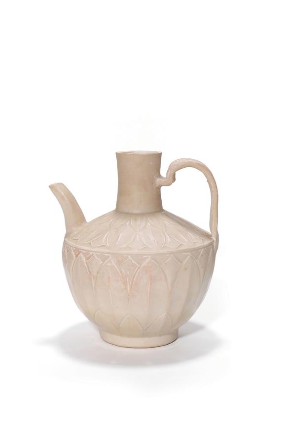 Castle AuctionA White Glaze Carved Lotus Ewer, 10th–12th C Pr.