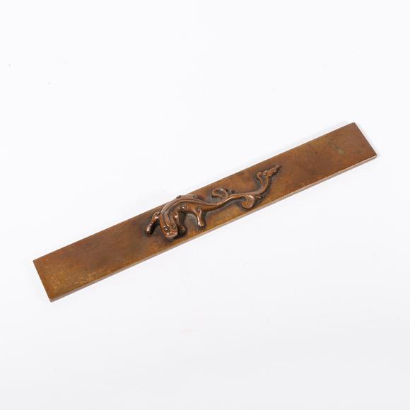 弘楊株式會(huì)社銅龍紋鎮(zhèn)紙