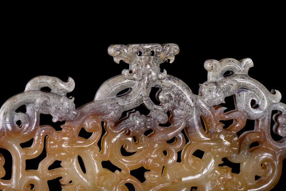金澤美術(shù)明以前透雕龍鳳紋大佩