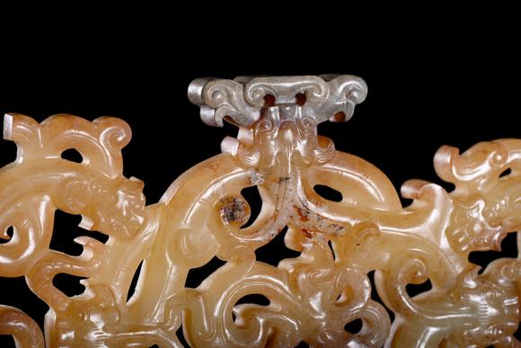 金澤美術(shù)明以前透雕龍鳳紋大佩