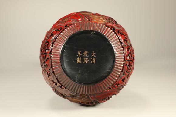 吉本株式會社清代 大漆山水泛舟花卉尊