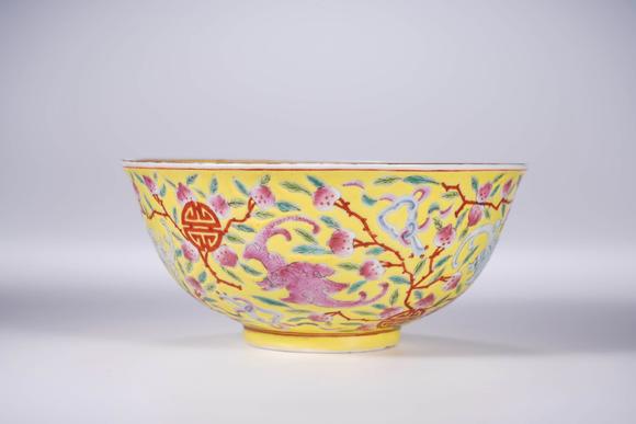 Cascade'sQing Guangxu yellow pastel Fushou pattern bowl | 清光緒 黃地粉彩福壽紋碗